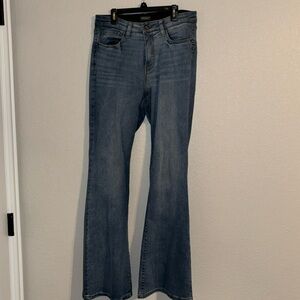 Bold elements cut to curve jeans